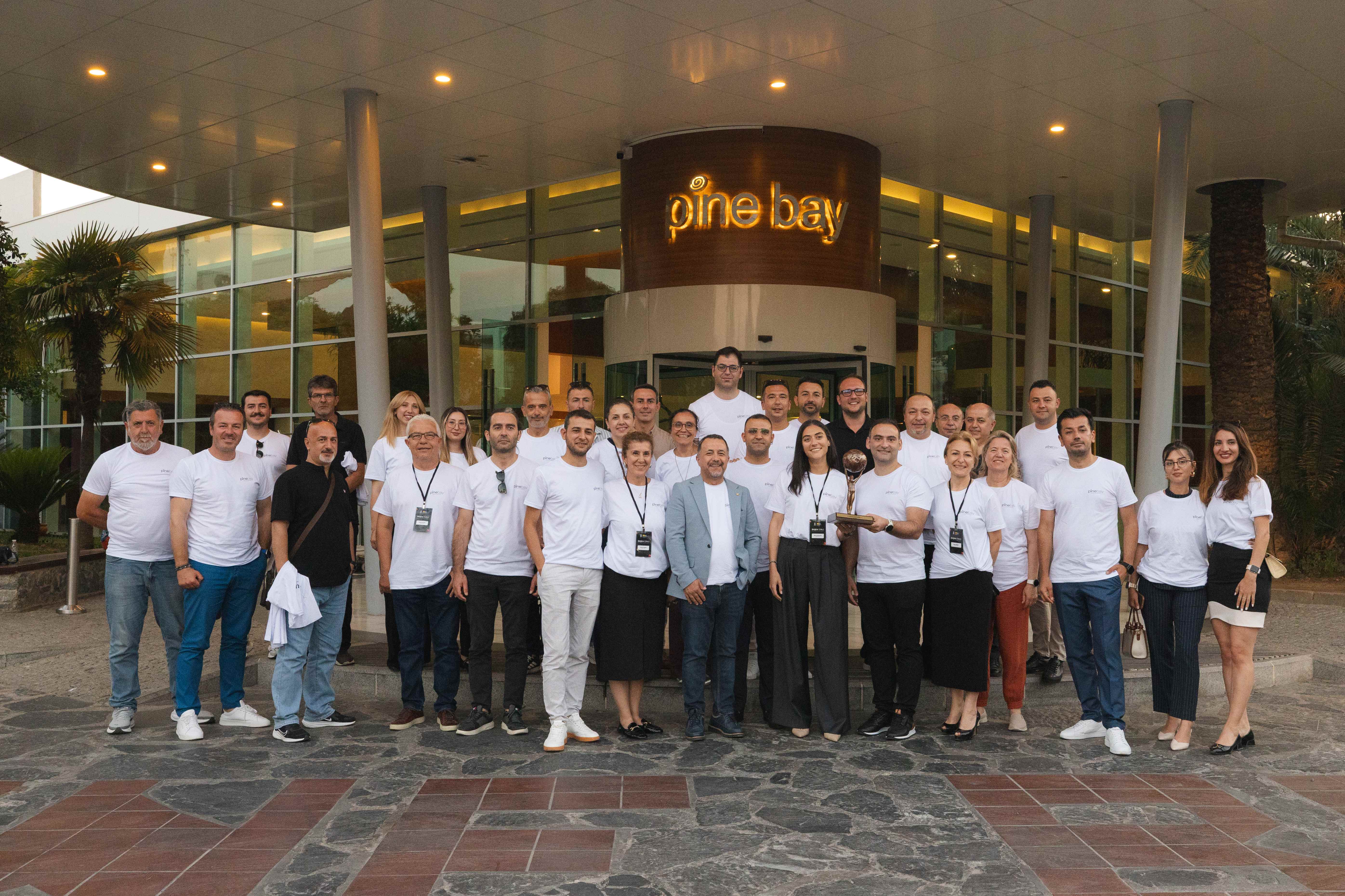 Göçtur — Pine Bay Hotels & Resorts Türkiye Konaklama Sektörünün İlk Efqm 5 Yıldızlı Yetkinlik Belgesinin Sahibi Oldu — image 2 of 5