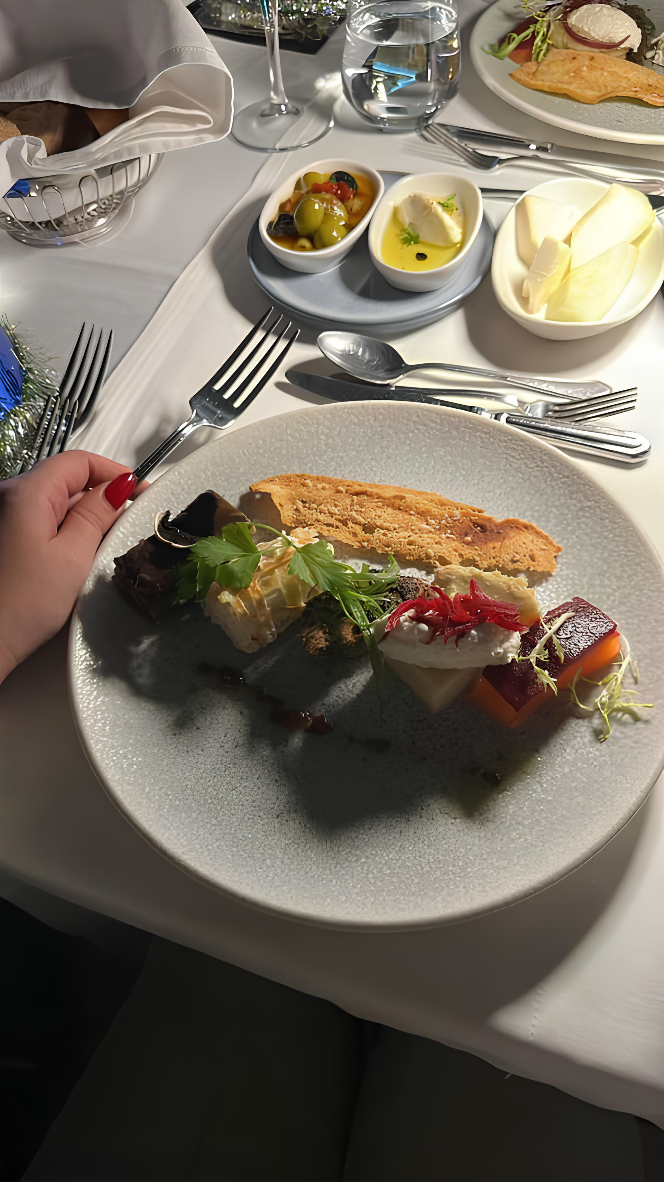 Göçtur — Yılbaşı Kuşadası’nda BİR Başka Güzel Göçtur bünyesinde faaliyet gösteren Gio Restaurant & Rooftop ve Taşhane, Kuşadası’nda misafirlerine unutulmaz bir yılbaşı sunmaya hazırlanıyorlar. — image 5 of 5