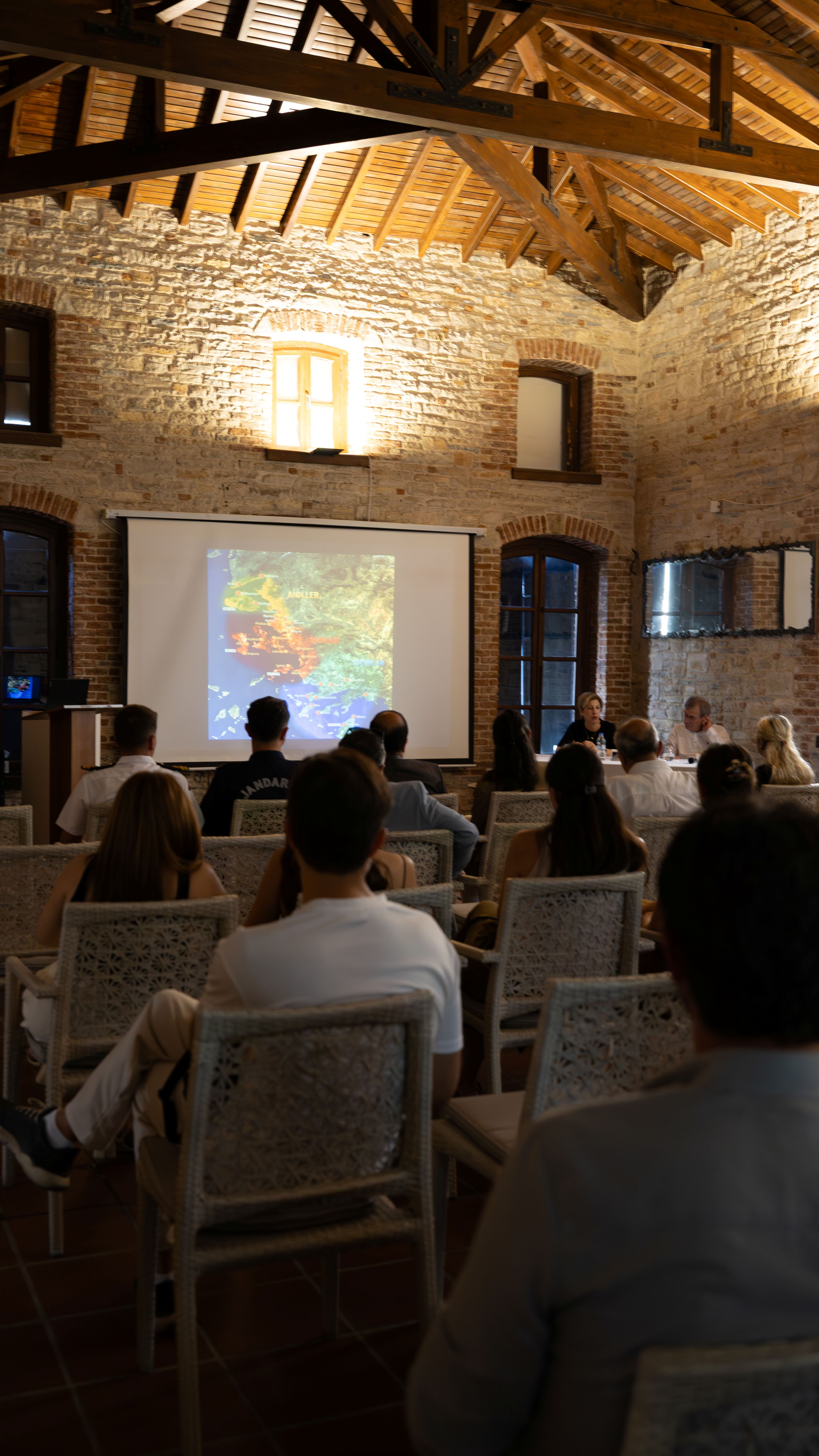 Göçtur — Kuşadası’nda Kültür ve Düşünce Buluşmaları Devam Ediyor Old Town Talks Bu Kez Katılımcılarını Odysseus’un Rotasında Gezdirdi — görsel 4 / 4