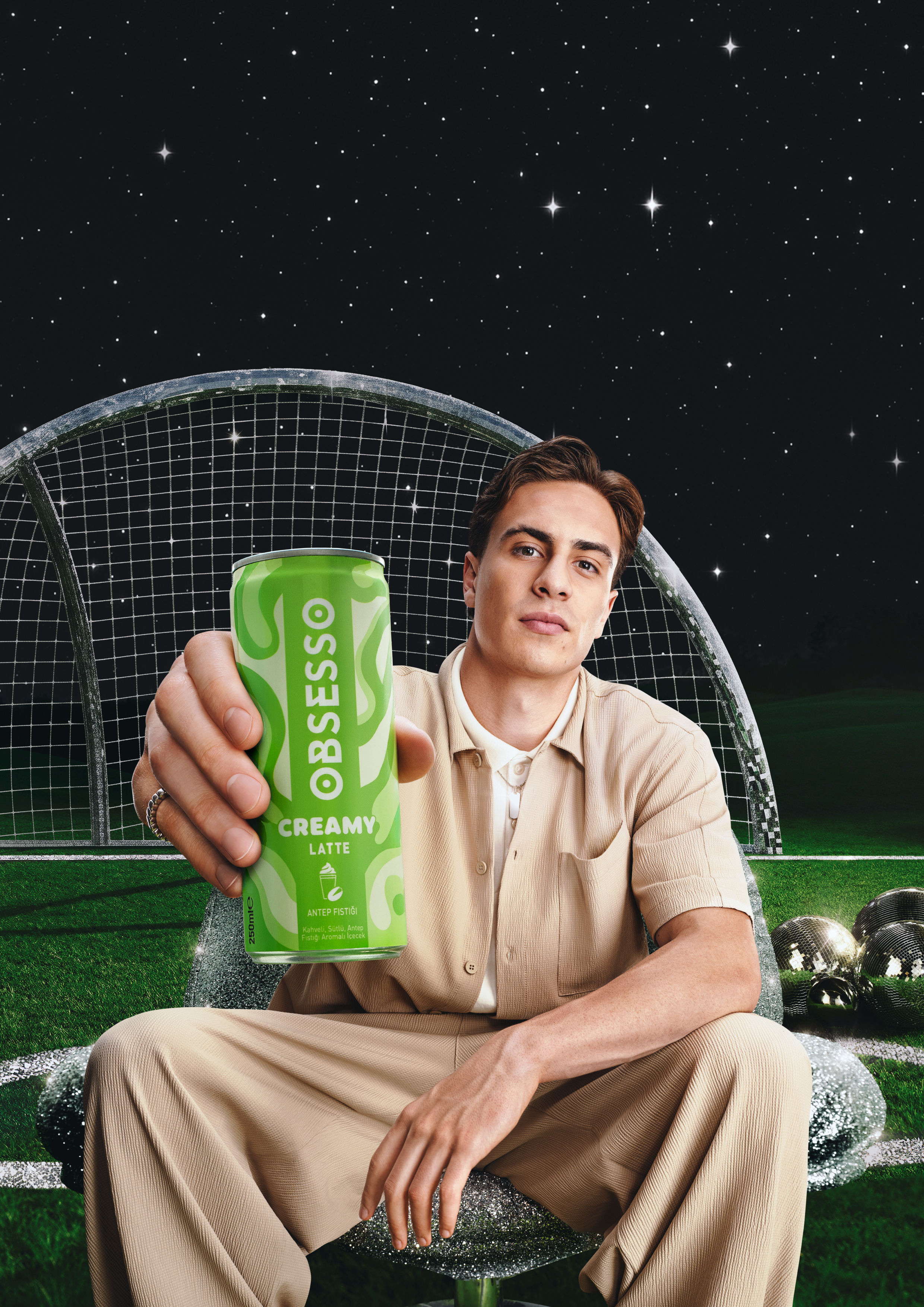 OBSESSO — Fıstık Gibi Creamy Soğuk Kahve mi? O zaman Obsesso Futbolun Yükselen Starı Kenan Yıldız, OBSESSO’nun Işıltılı Dünyasına Katıldı — image 3 of 5